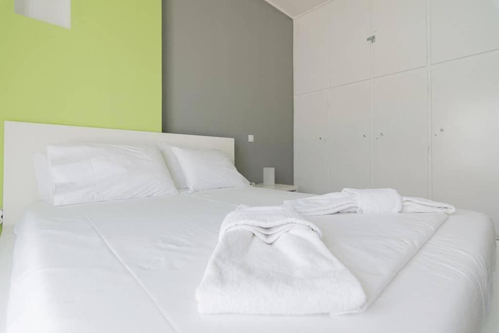 Appartamento Sunlit 2Br Oasis In Metaxourghio 3Min From Metro Atene Esterno foto
