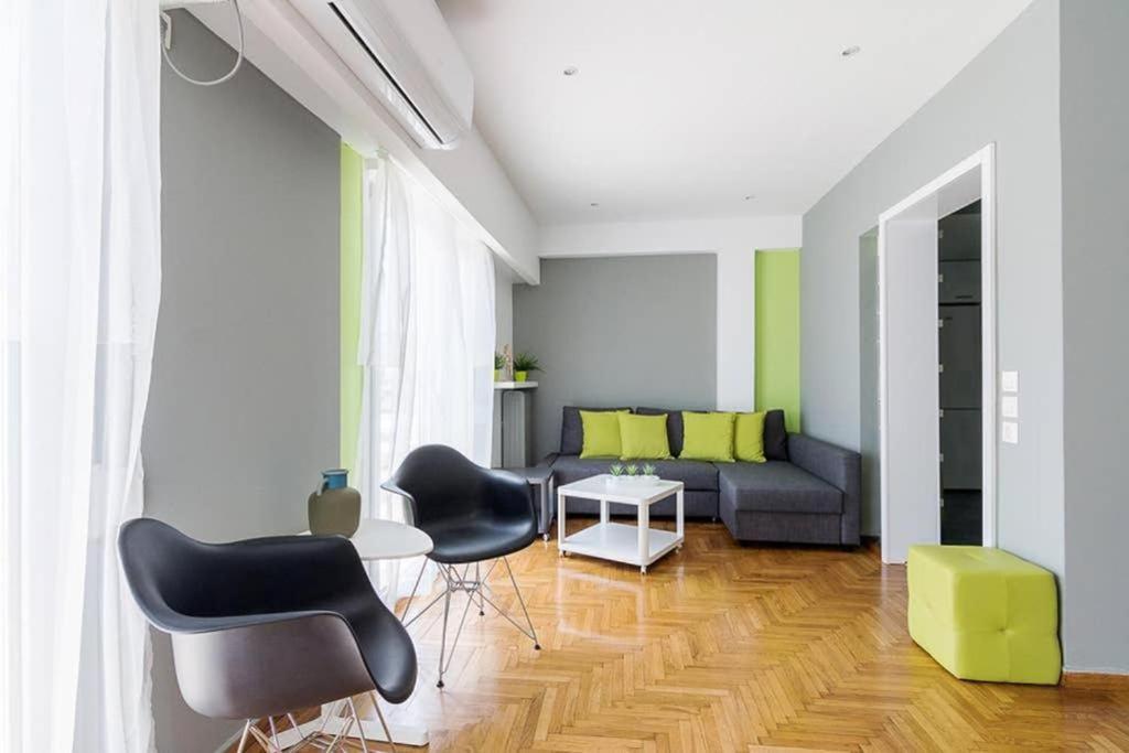 Appartamento Sunlit 2Br Oasis In Metaxourghio 3Min From Metro Atene Esterno foto