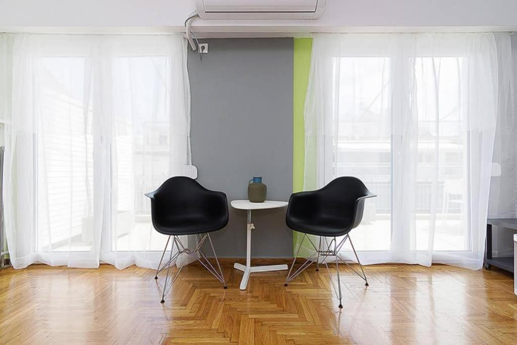 Appartamento Sunlit 2Br Oasis In Metaxourghio 3Min From Metro Atene Esterno foto