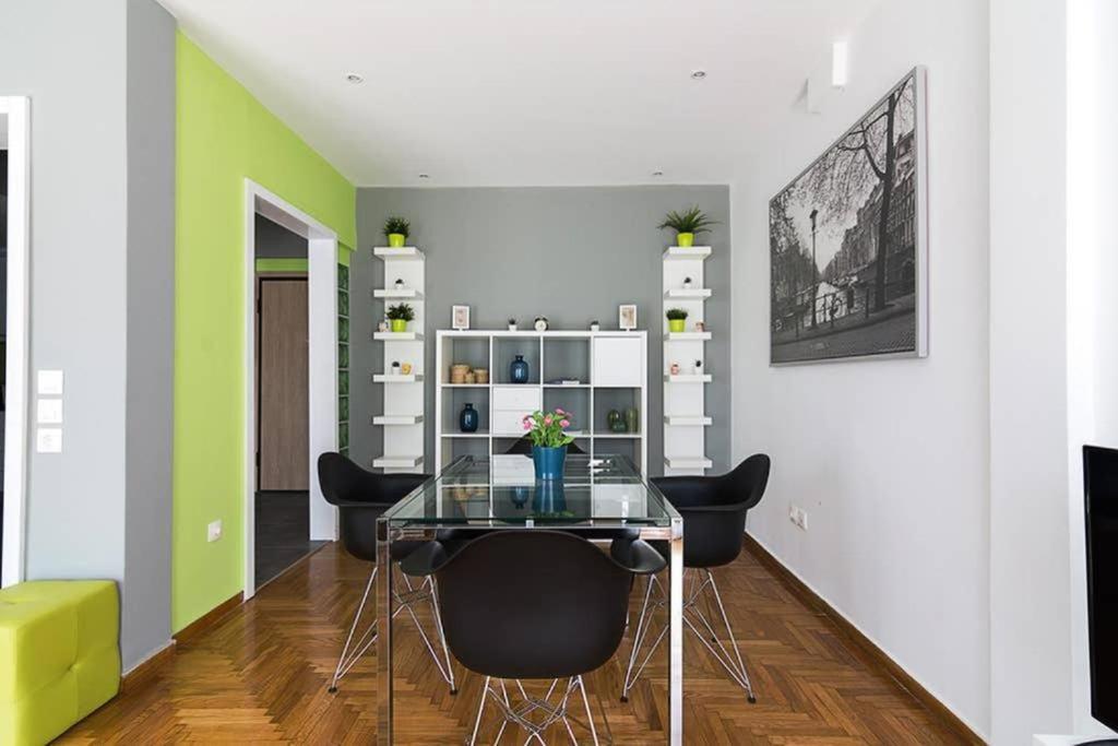 Appartamento Sunlit 2Br Oasis In Metaxourghio 3Min From Metro Atene Esterno foto