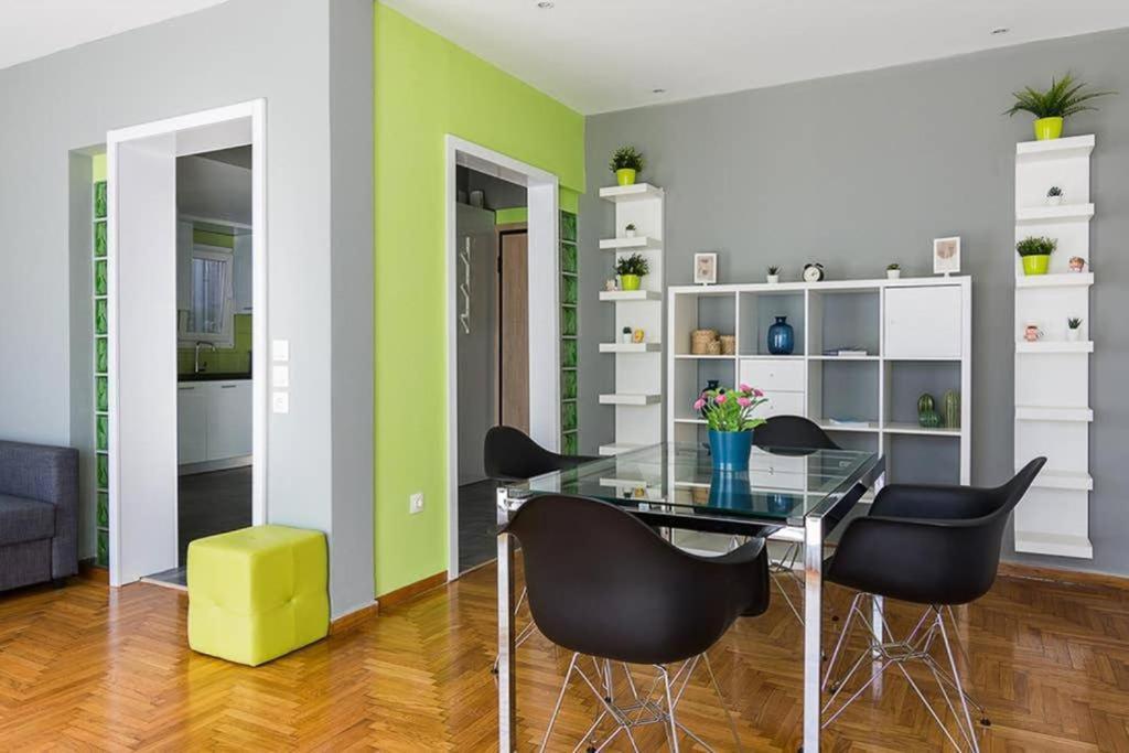Appartamento Sunlit 2Br Oasis In Metaxourghio 3Min From Metro Atene Esterno foto