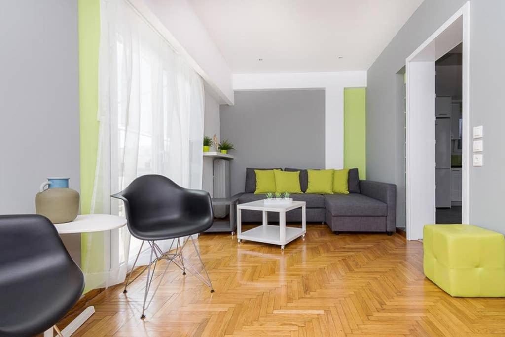 Appartamento Sunlit 2Br Oasis In Metaxourghio 3Min From Metro Atene Esterno foto