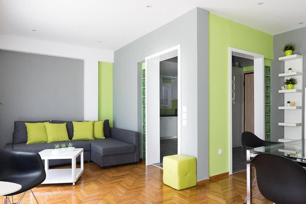 Appartamento Sunlit 2Br Oasis In Metaxourghio 3Min From Metro Atene Esterno foto