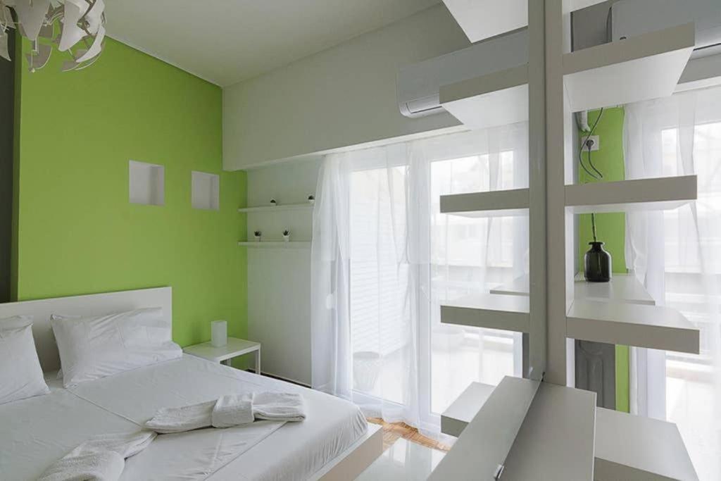 Appartamento Sunlit 2Br Oasis In Metaxourghio 3Min From Metro Atene Esterno foto