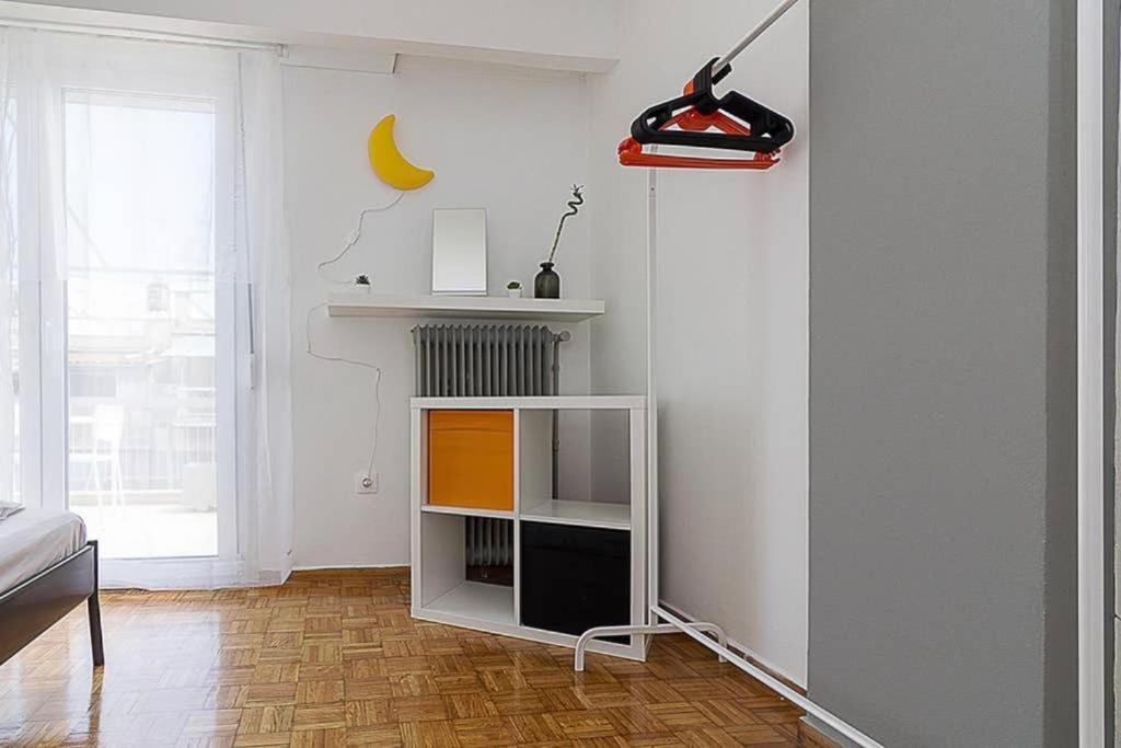 Appartamento Sunlit 2Br Oasis In Metaxourghio 3Min From Metro Atene Esterno foto